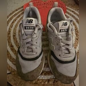 New Balance 997H Athletic Shoe Olive / Rain Cloud